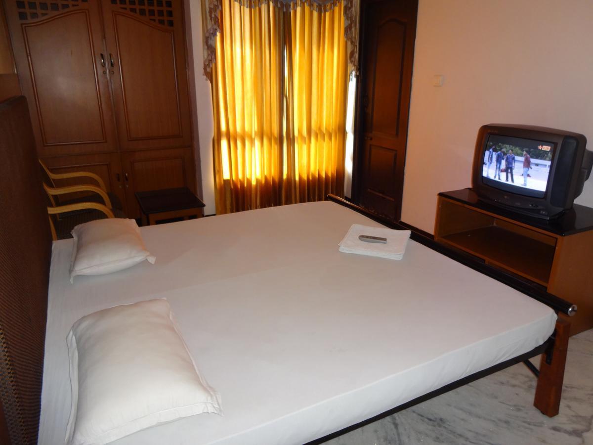 Hotel Grand Palace Коимбаторе Екстериор снимка