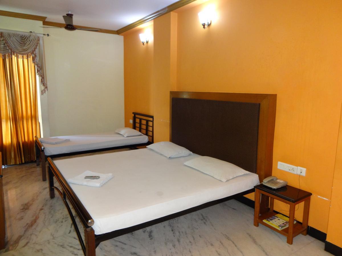 Hotel Grand Palace Коимбаторе Екстериор снимка