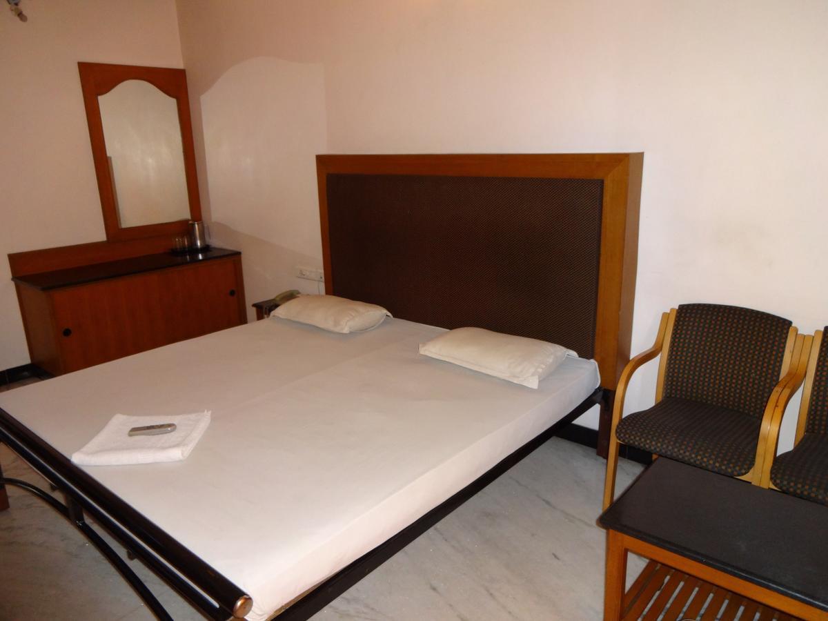 Hotel Grand Palace Коимбаторе Екстериор снимка