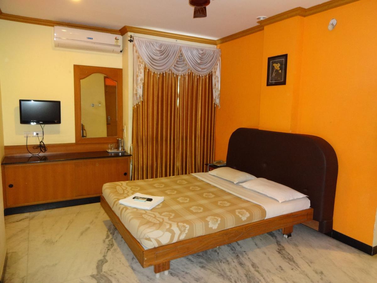 Hotel Grand Palace Коимбаторе Екстериор снимка