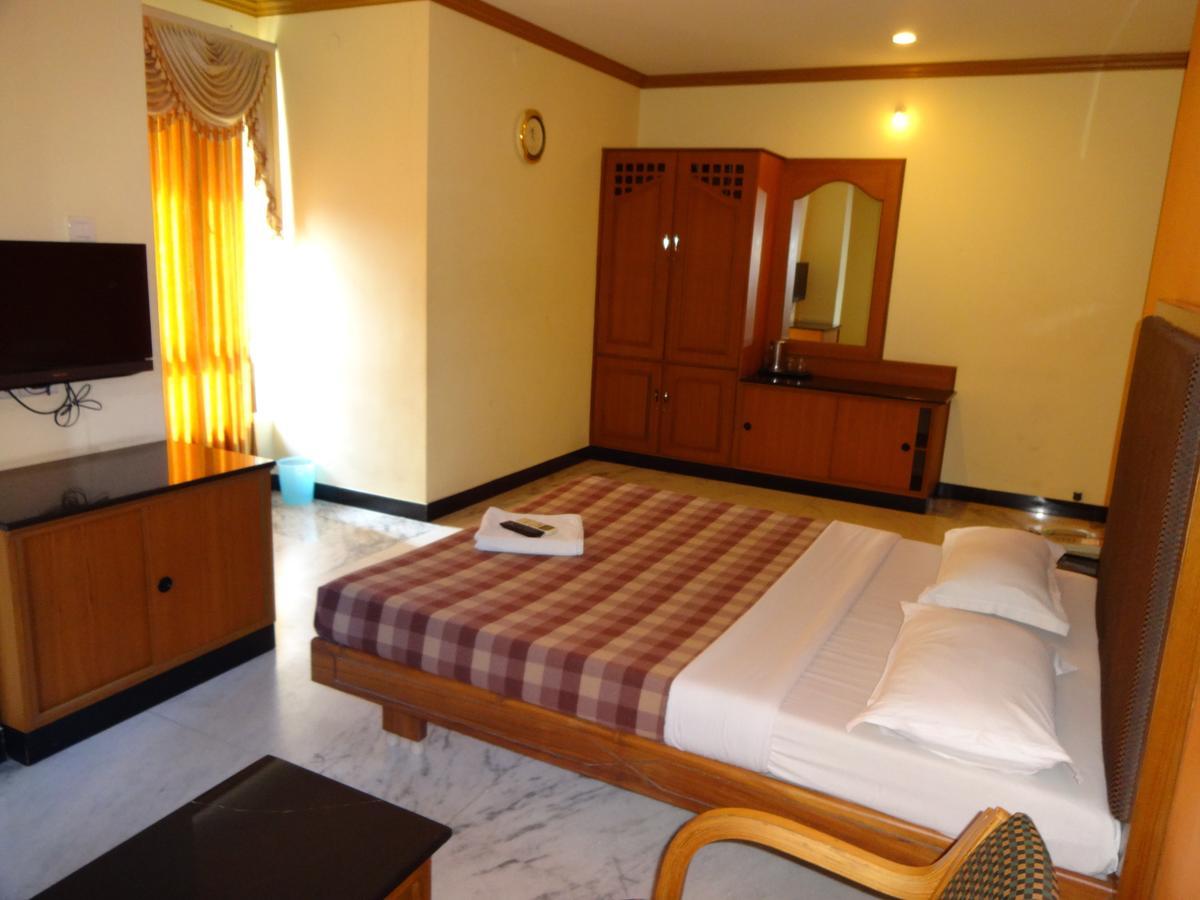 Hotel Grand Palace Коимбаторе Екстериор снимка