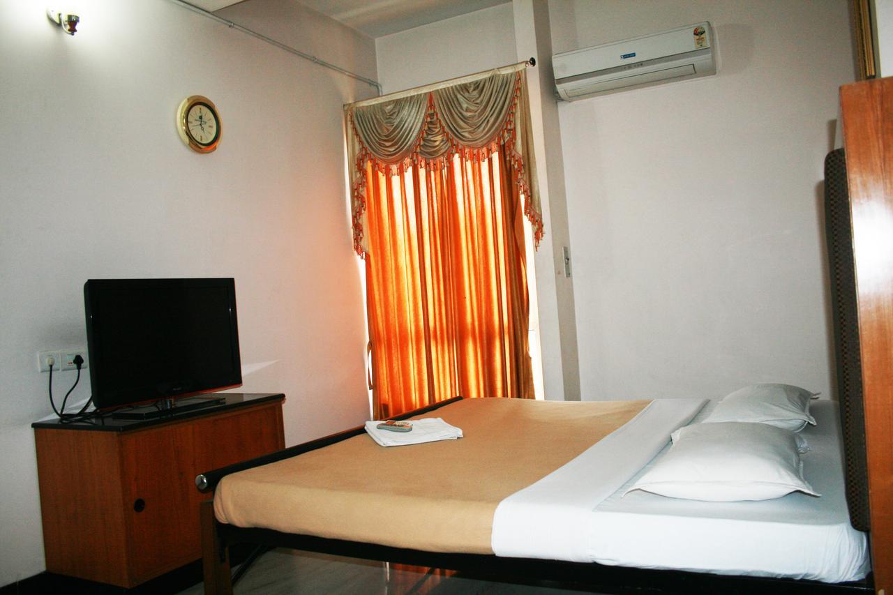 Hotel Grand Palace Коимбаторе Екстериор снимка